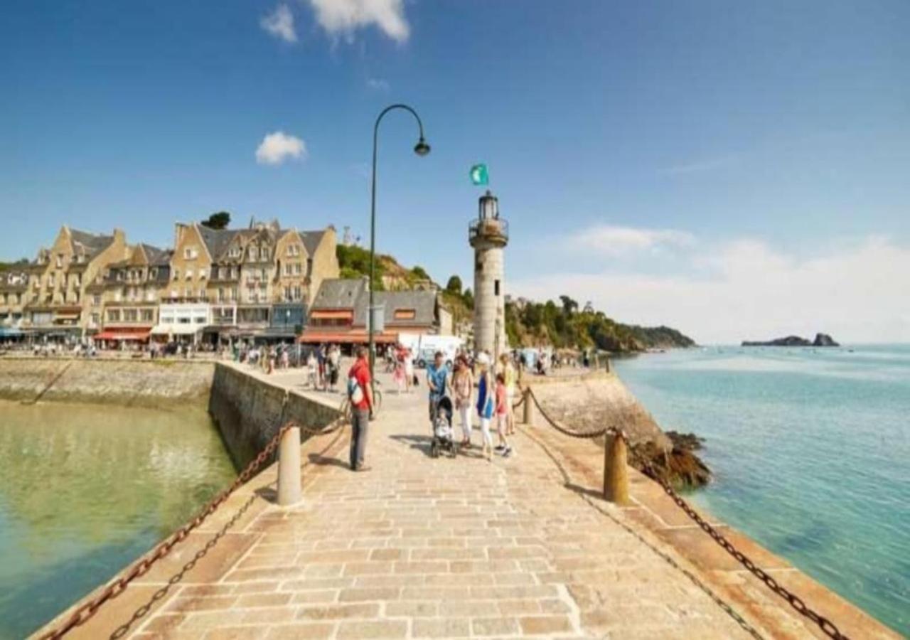 L'Etoile By Mrodbnb - Appart Neuf - Vue Mer - 25M Plage & Resto - Cine - Cheminee - Popcorn Cancale Luaran gambar